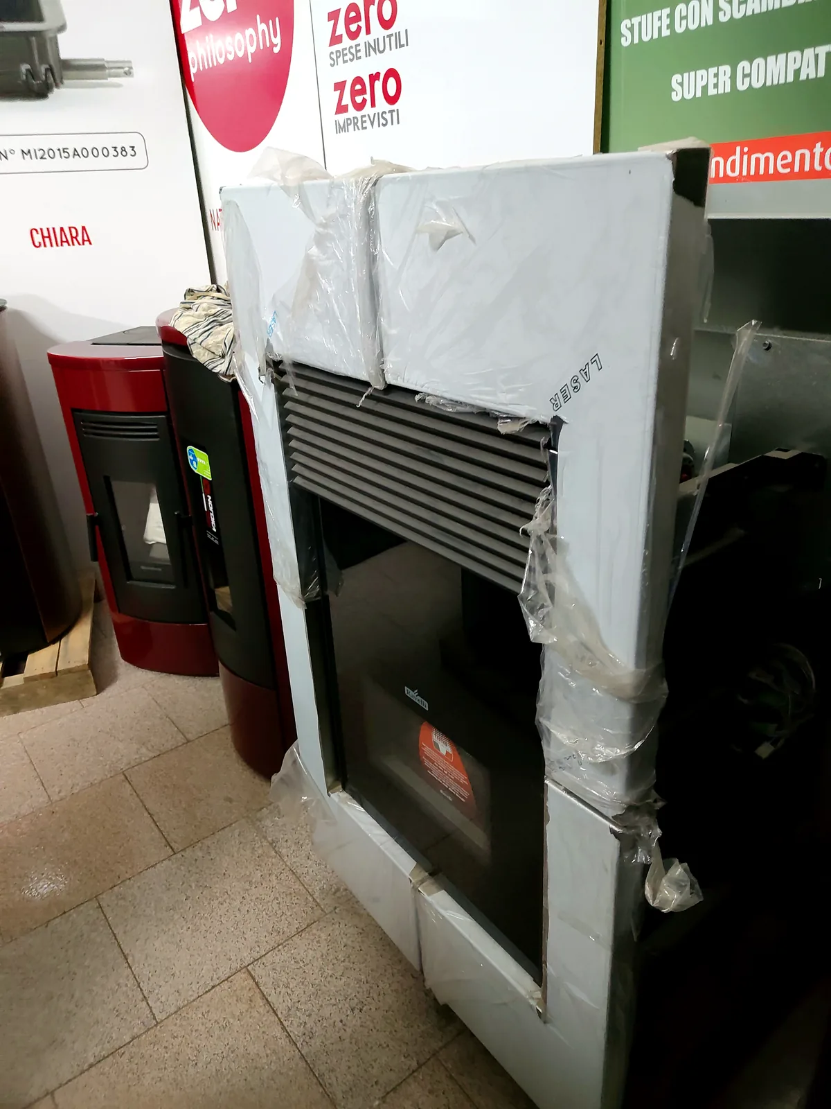 Ravelli HRB160, termocamino a pellet saturno inox, foto 2 di 3. In magazzino a Mileto.
