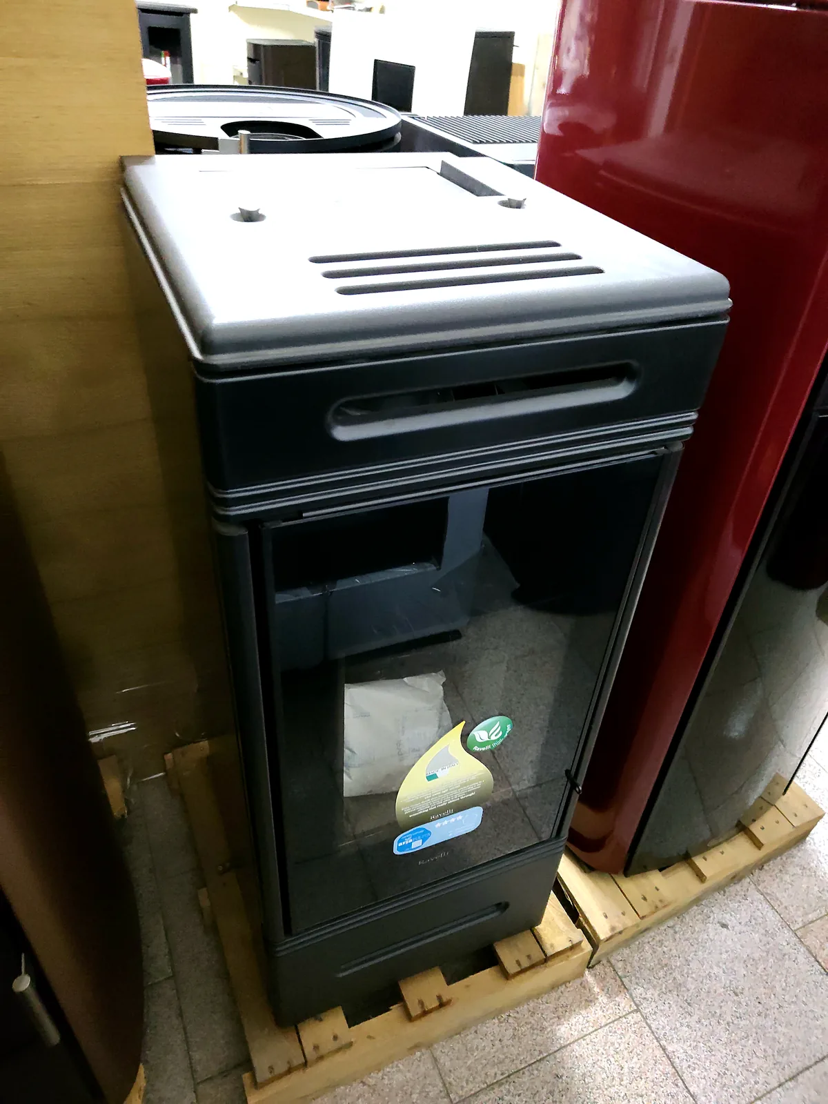 Ravelli HRV140 Touch, termostufa a pellet nera, foto 1 di 7. In magazzino a Mileto.