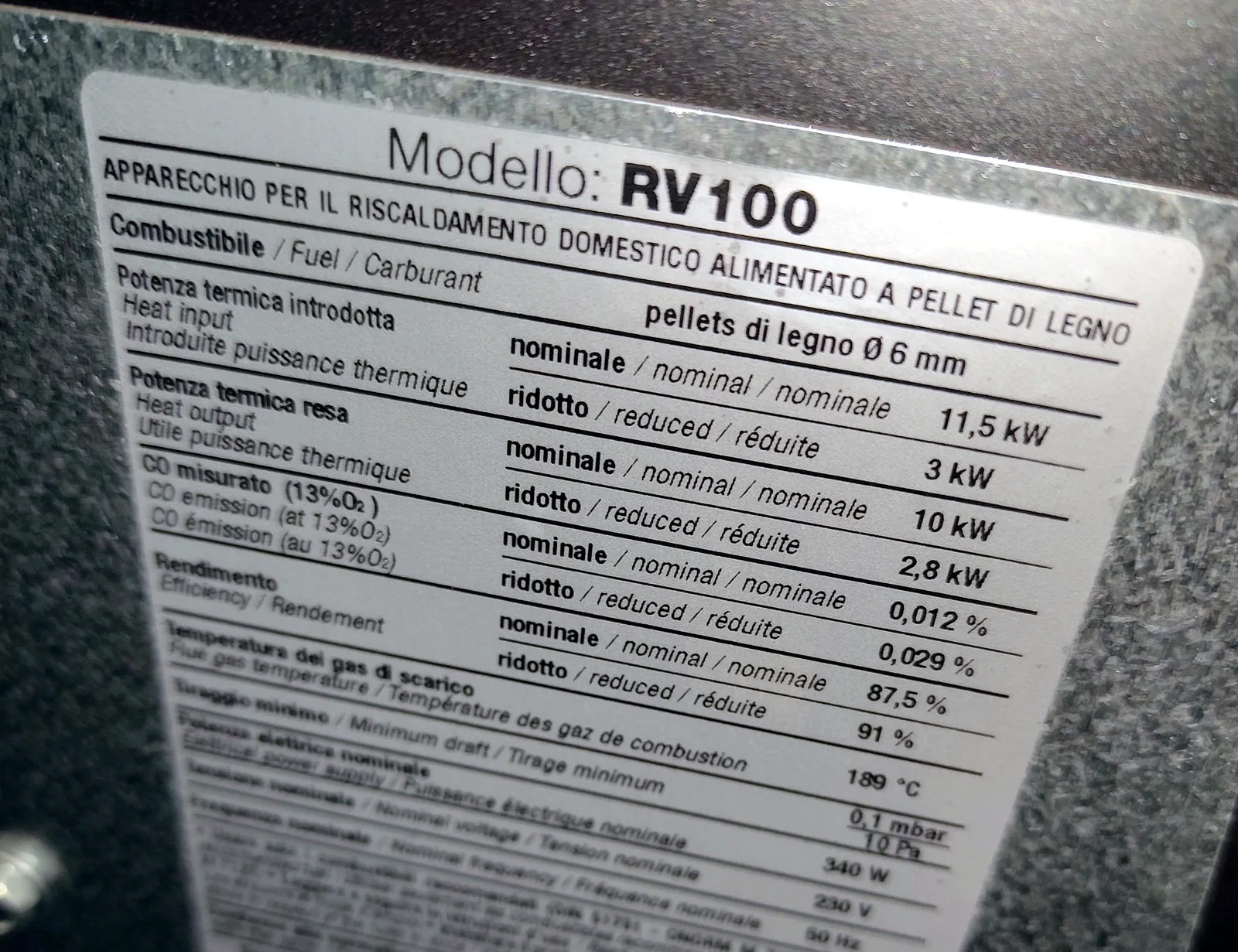 Ravelli RV100, stufa a pellet rossa, foto 3 di 6. In magazzino a Mileto.