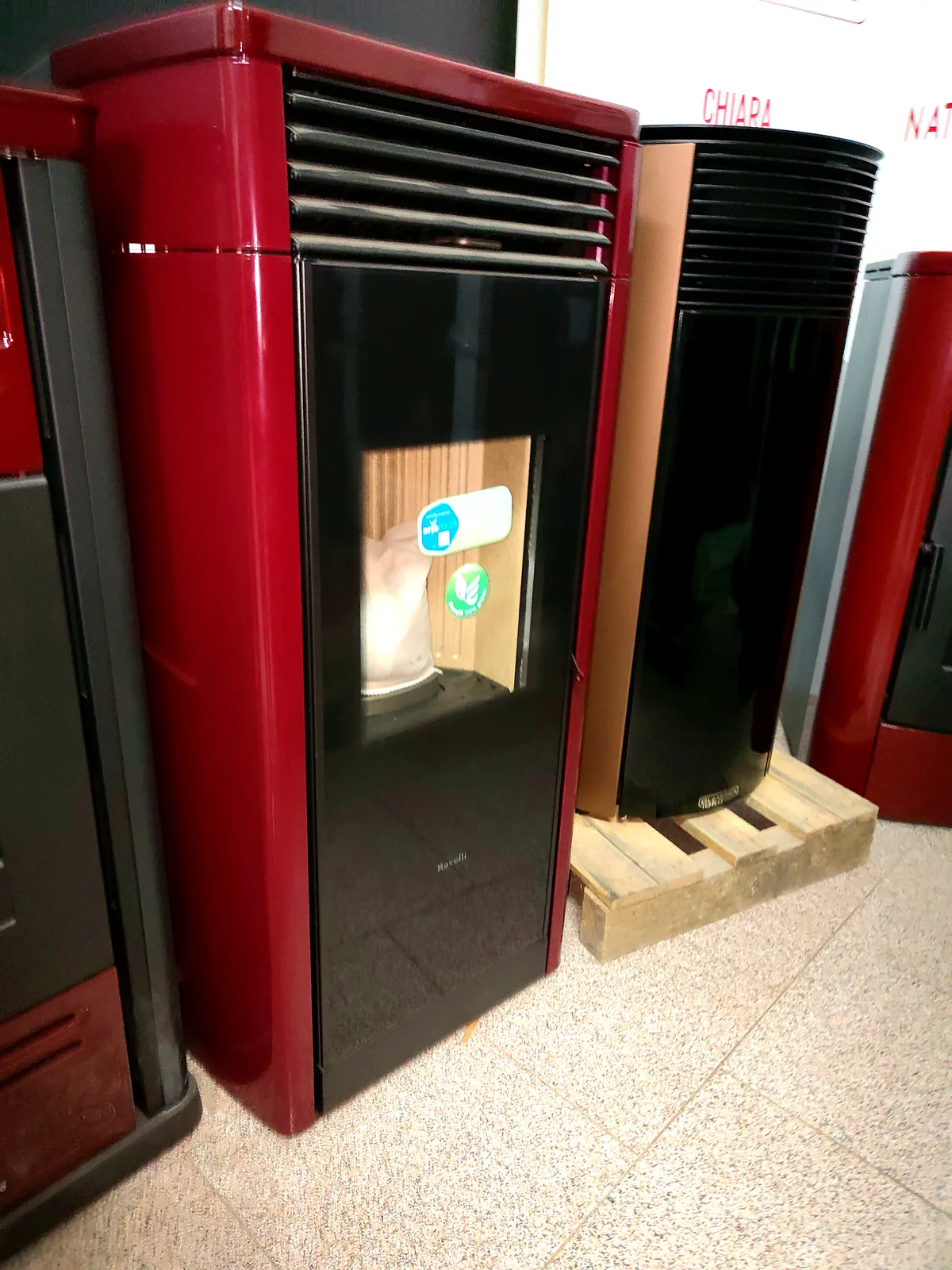 Ravelli RV100, stufa a pellet rossa, foto 6 di 6. In magazzino a Mileto.